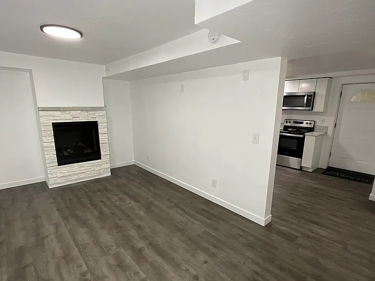 255 S 240 W — Photo 3