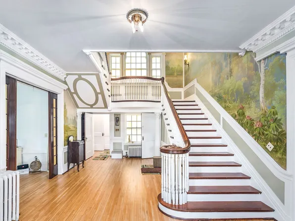 2307 E Superior St, Duluth, MN