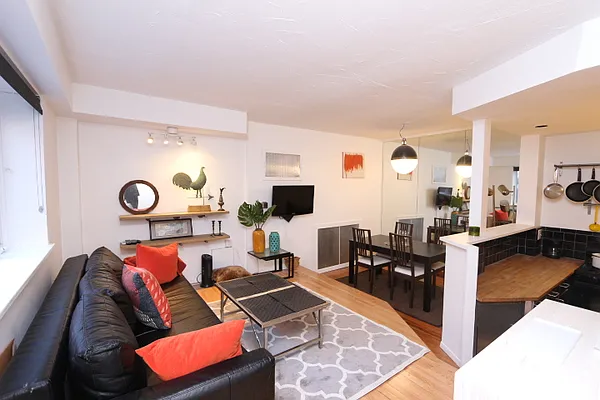 Rented by Luxus Manhattan Realty | media 4