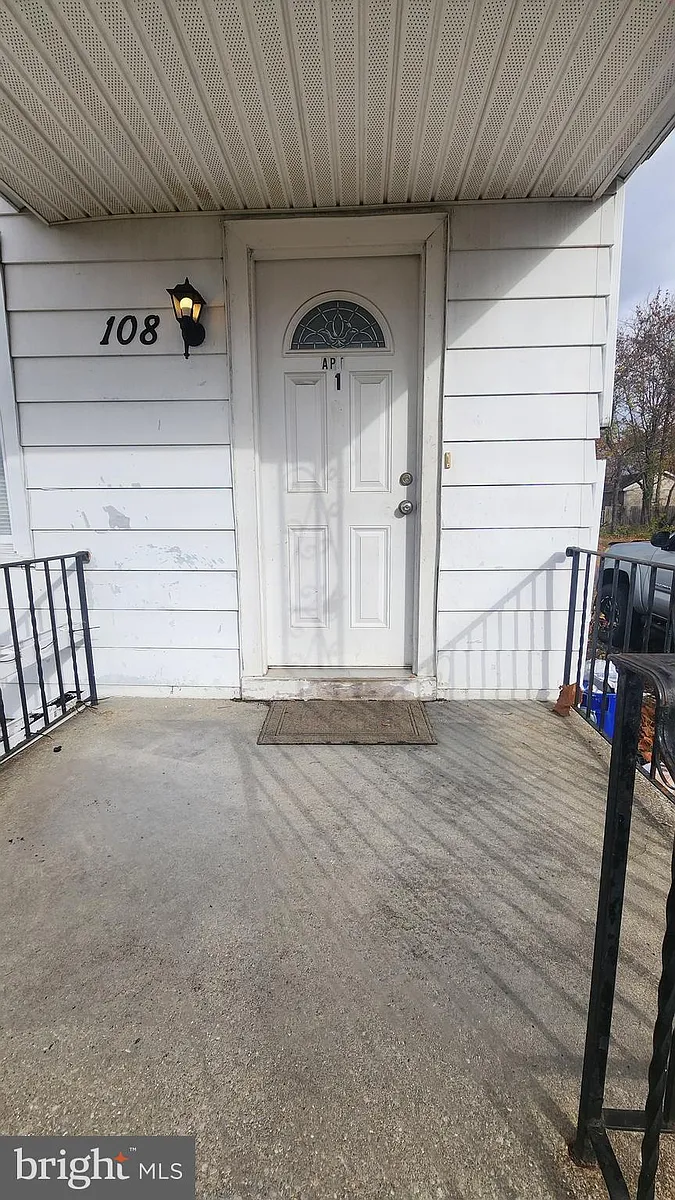 Building Photo - 108 E Pacific Ave #1
