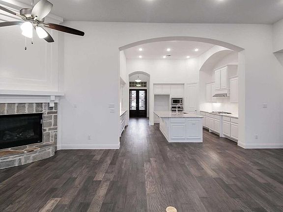 5th image of 1012 Knoll St