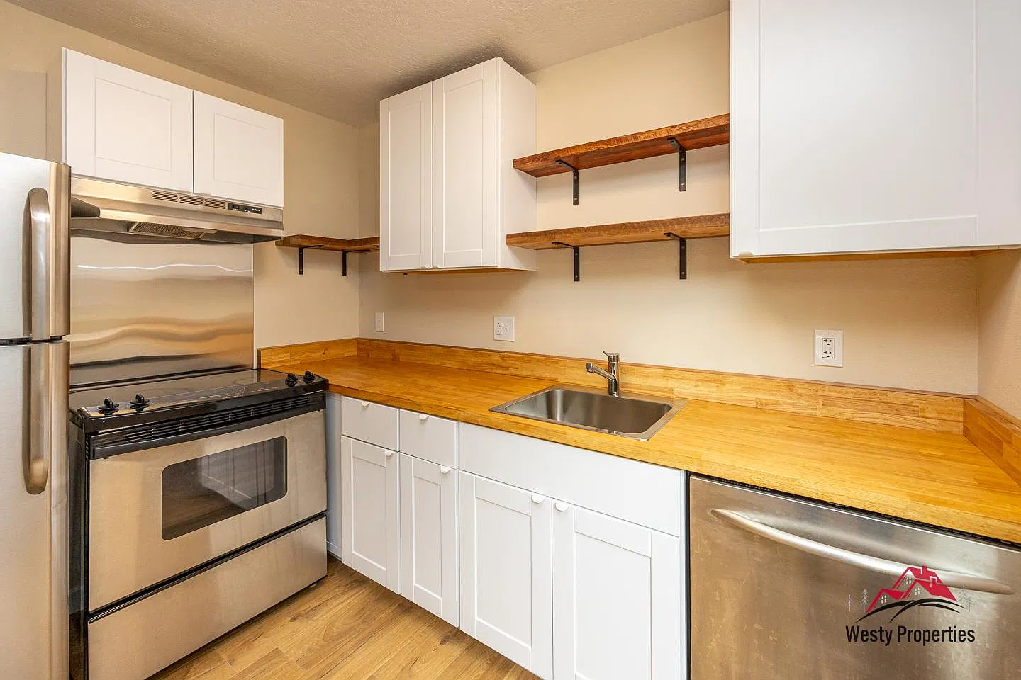 212 North Dekum Street - Unit 1 — Photo 1