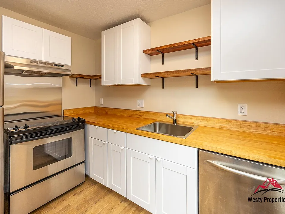 212 N Dekum St #1