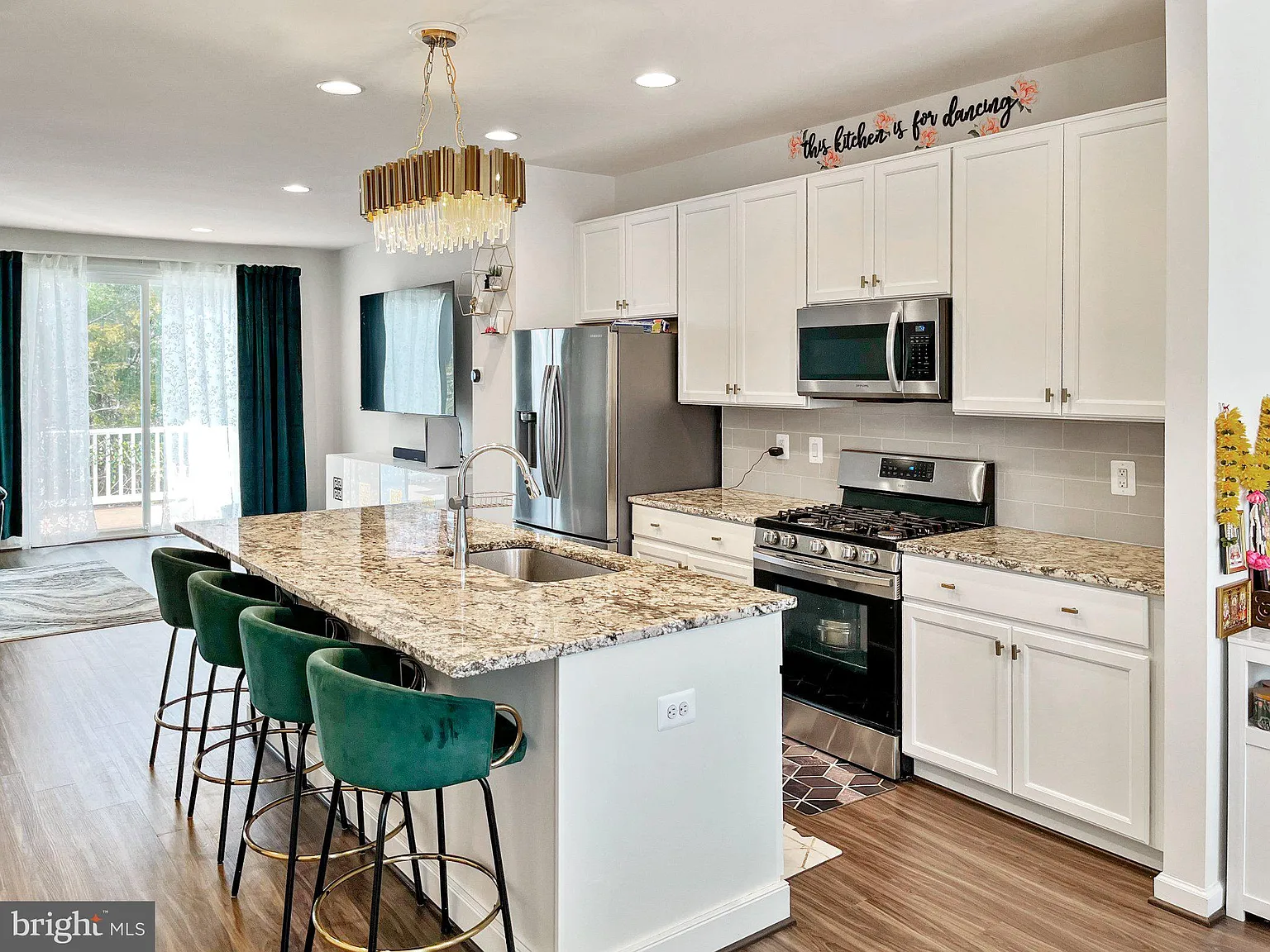 4 bed, 3.5 bath, 2210 sqft, $3,500 — Photo 3