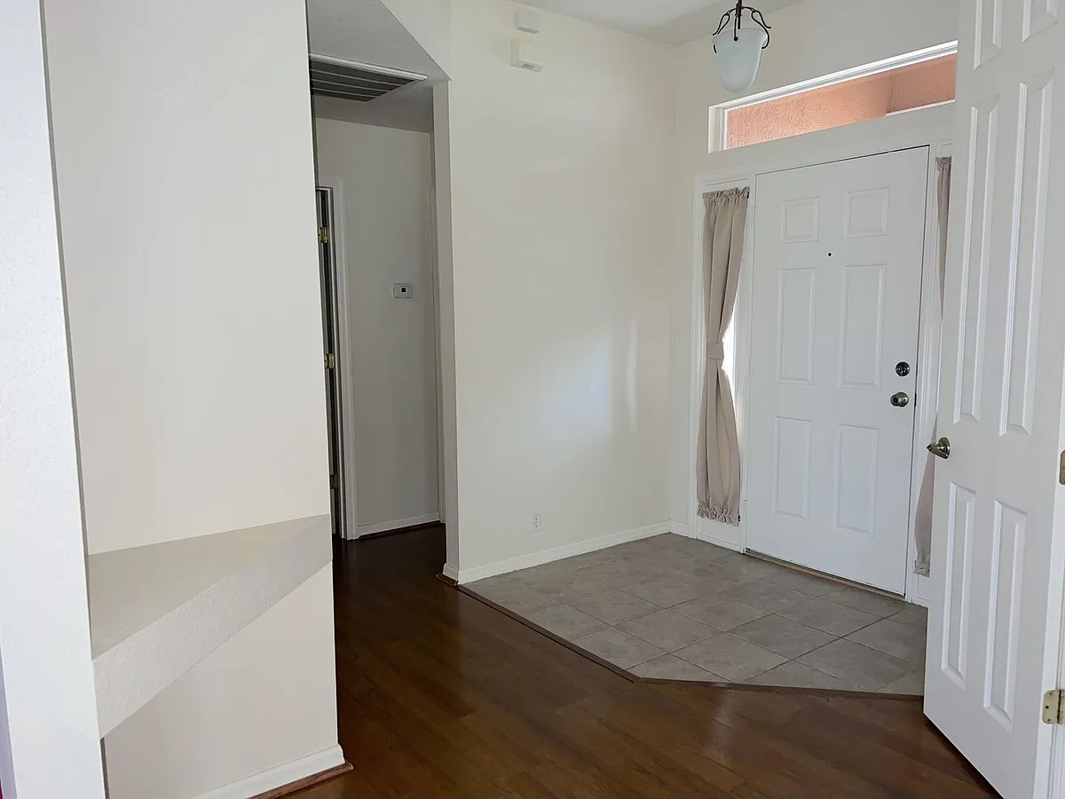 Building Photo - 3233 Bellflower Way
