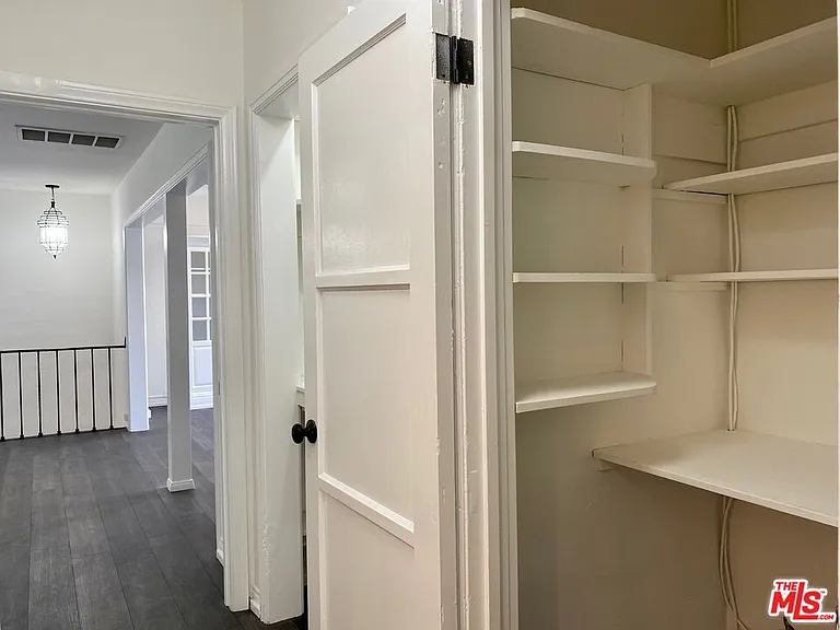 619 S La Brea Ave #2 — Photo 16