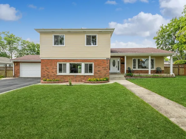 444 N Country Club Dr, Addison, IL 60101