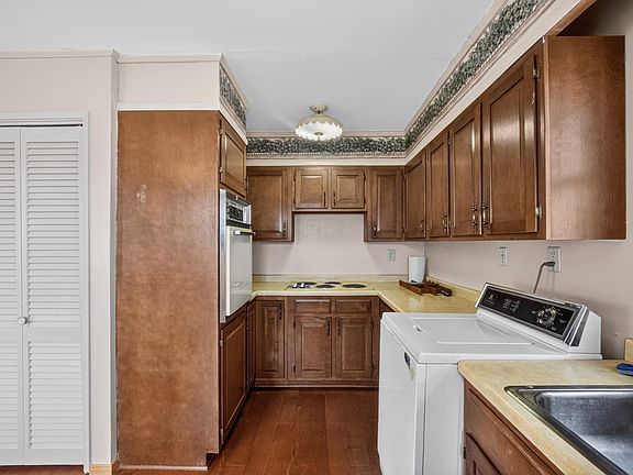 4th image of 16 Carter Ln