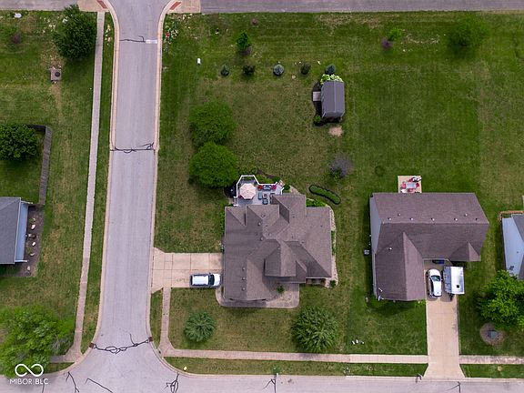 3rd image of 2120 Augusta Ct