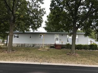 501 E Lake St, Salem, IL 62881