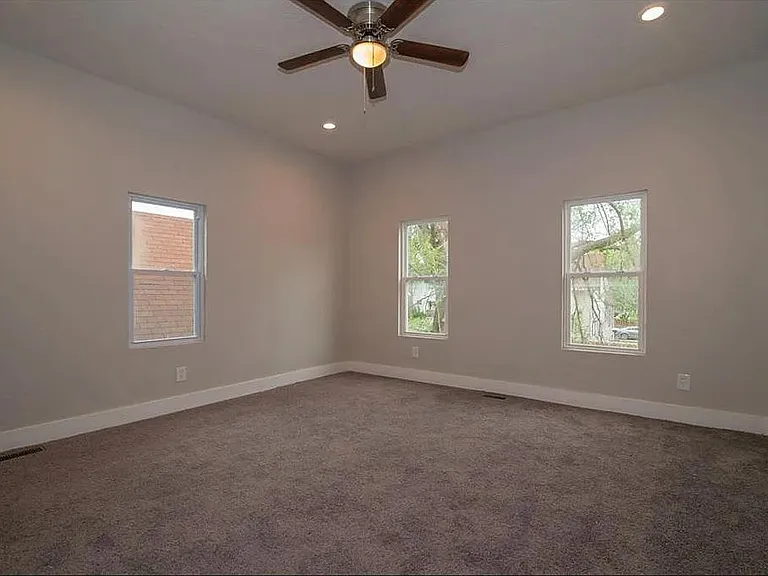primary BR (2nd floor)