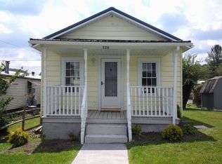 226 Rockbridge Ave, Richlands, VA 24641