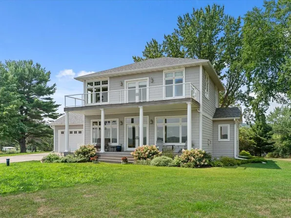 32297 Lakeview Dr, Lake City, MN 55041