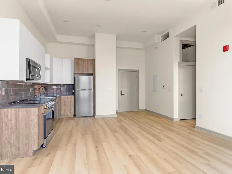 689 N Broad St #505 — Photo 6