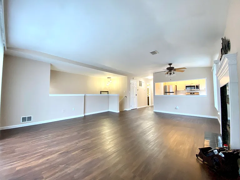 10A Saturn Ln — Photo 2