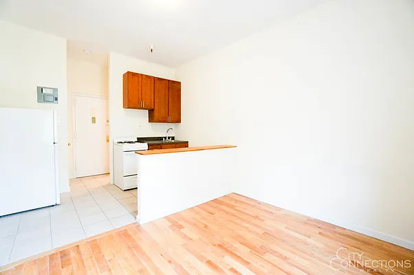 Rented by City Connections Realty | media 10