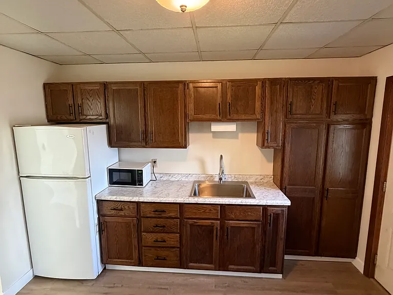 1120 E 9th St #1 — Photo 5
