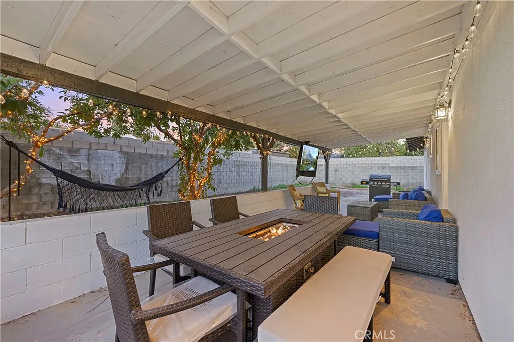 3 bed, 1064 sqft, $4,300 — Photo 3