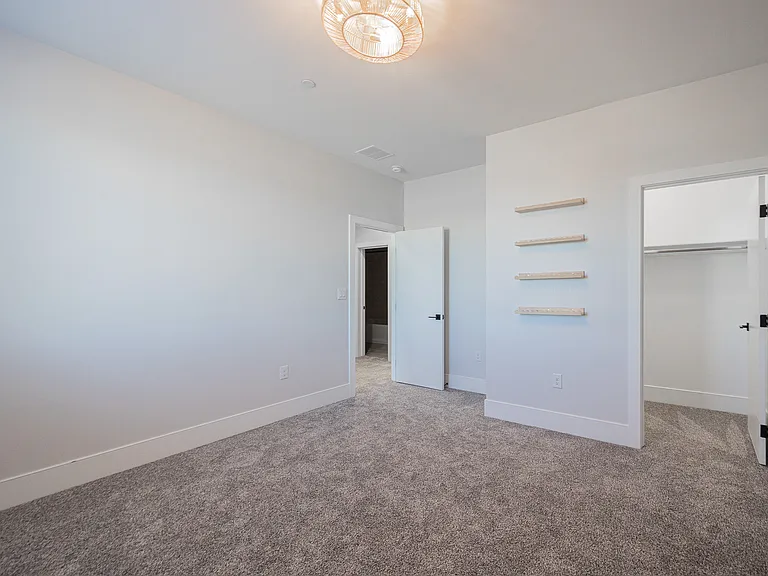 142 E Hearne Way — Photo 24