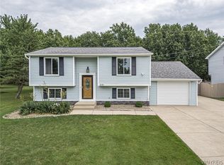 2121 Meadow Ln, Grand Island, NY 14072