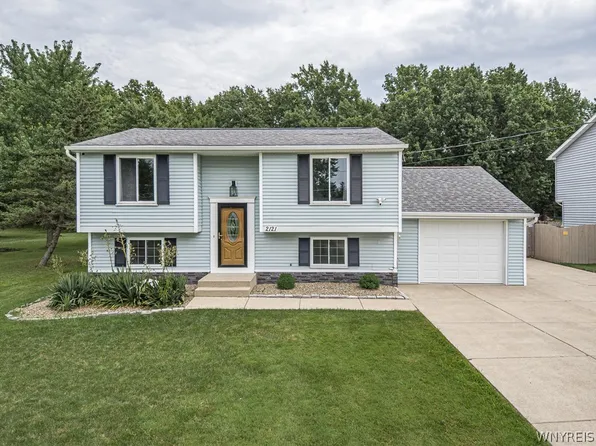 2121 Meadow Ln, Grand Island, NY 14072