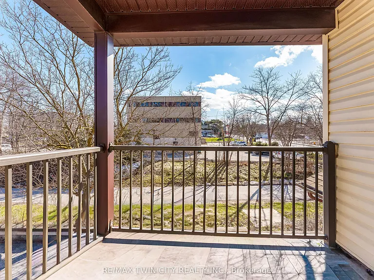 561 Queen St S #UPPER — Photo 23