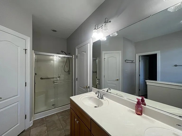 1004 Melville Ln — Photo 18