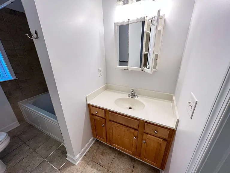702 Delevan St — Photo 10