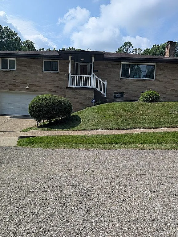 186 Kathleen Way photo 1