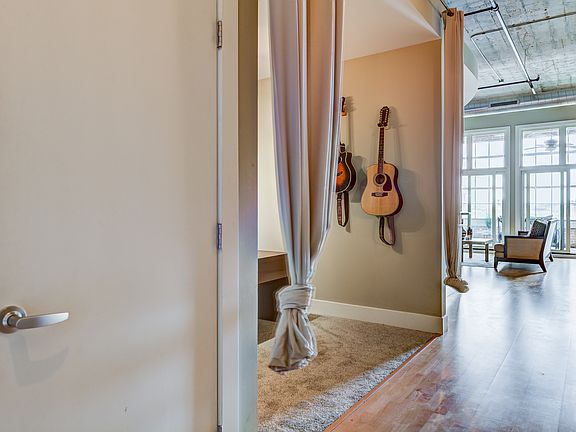 2nd image of 4100 Forest Park Ave #515