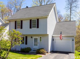 30 Spoonwood Dr #30, Canton, CT 06019