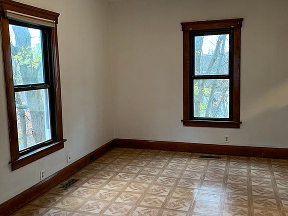 2nd image of 17 Phillip Ct