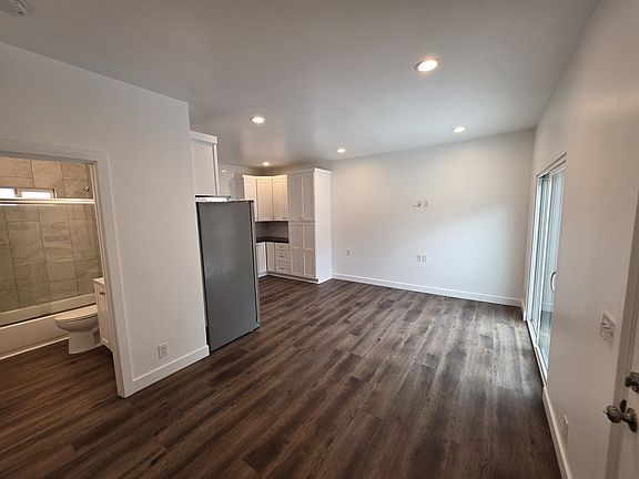 4th image of 4265 48th St