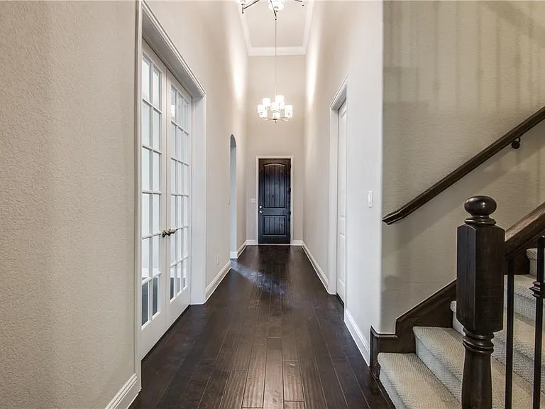 2612 Walnut Creek Ln — Photo 4