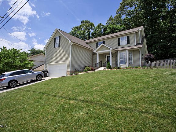 2nd image of 1548 Pheasants Glen Dr