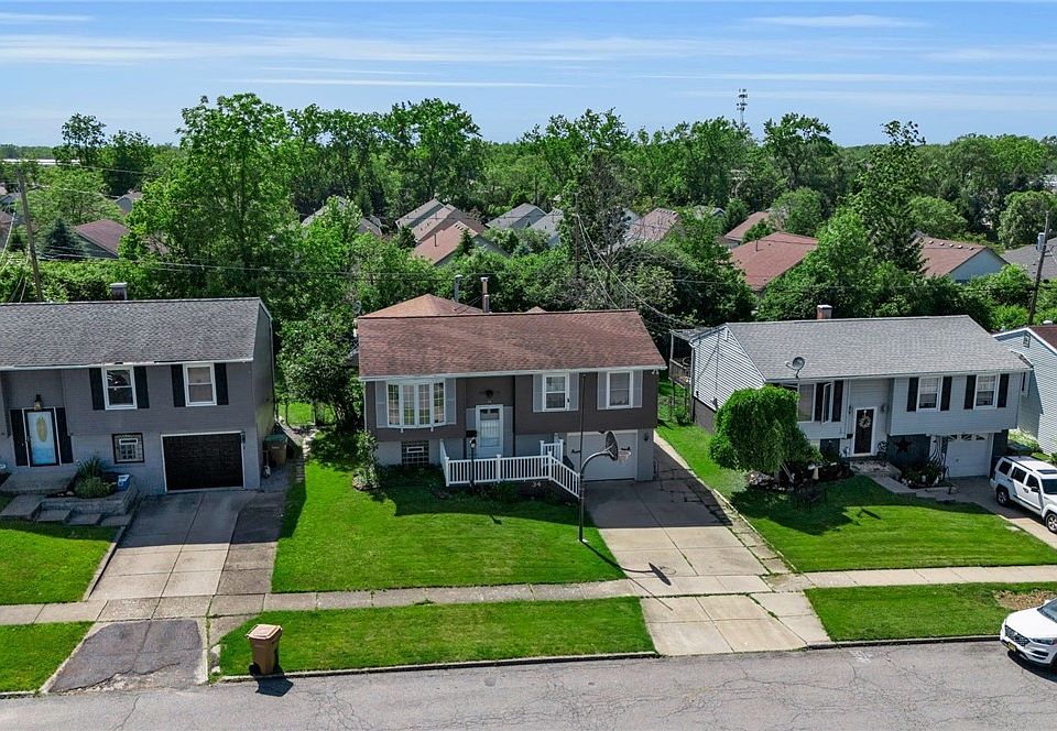 1st image of 34 Yvette Dr