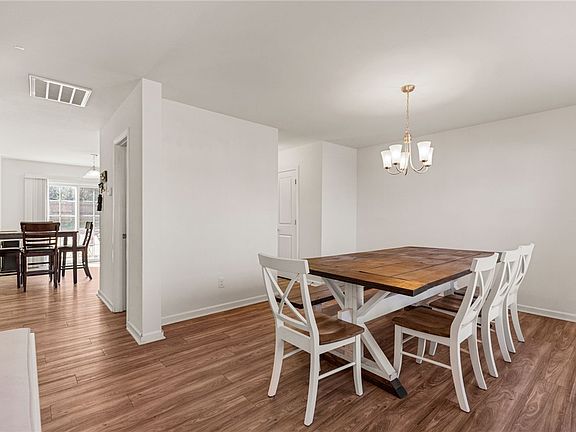 3rd image of 243 Harlequin Dr