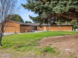 120 Sinclair Ln E, Selah, WA 98942