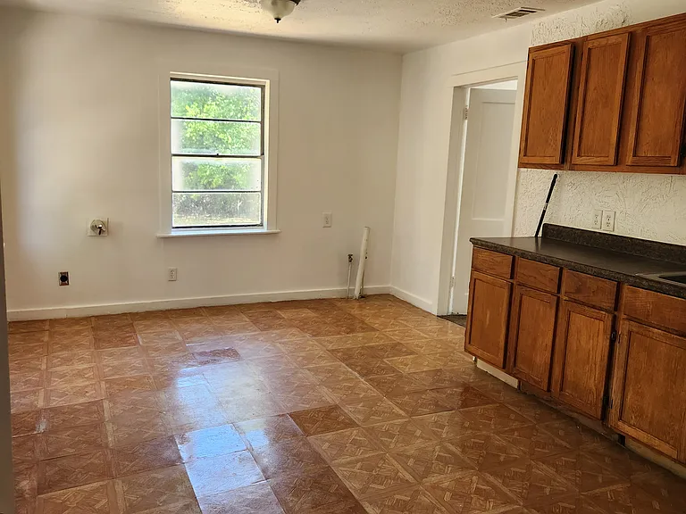Kitchen with Washer and Dryer Hook Up