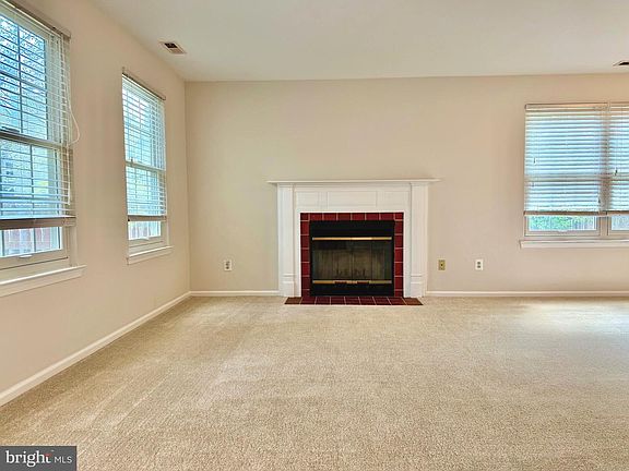 5th image of 65 Woodbine Ct