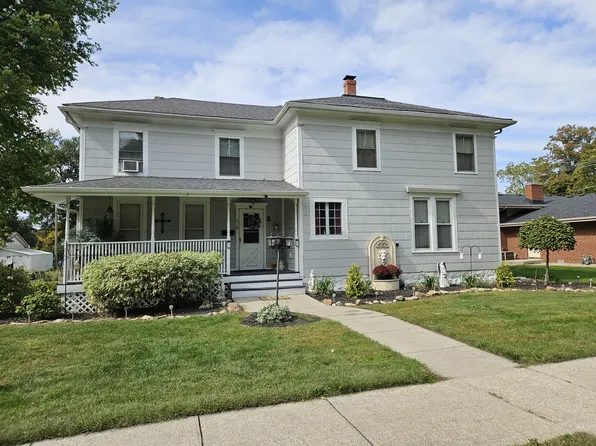 519 N Locust St, Momence, IL 60954