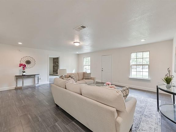 5th image of 536 Parkside Dr