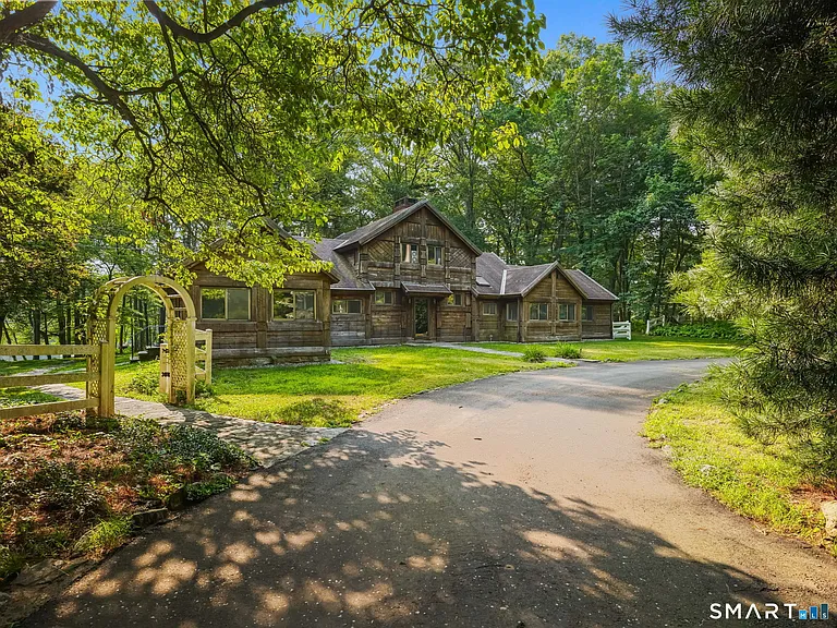 3392 Huntington Rd — Photo 2