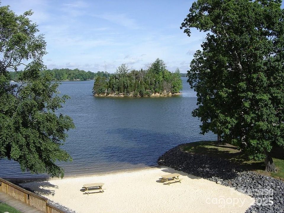 2nd image of 14529 Waterside Dr