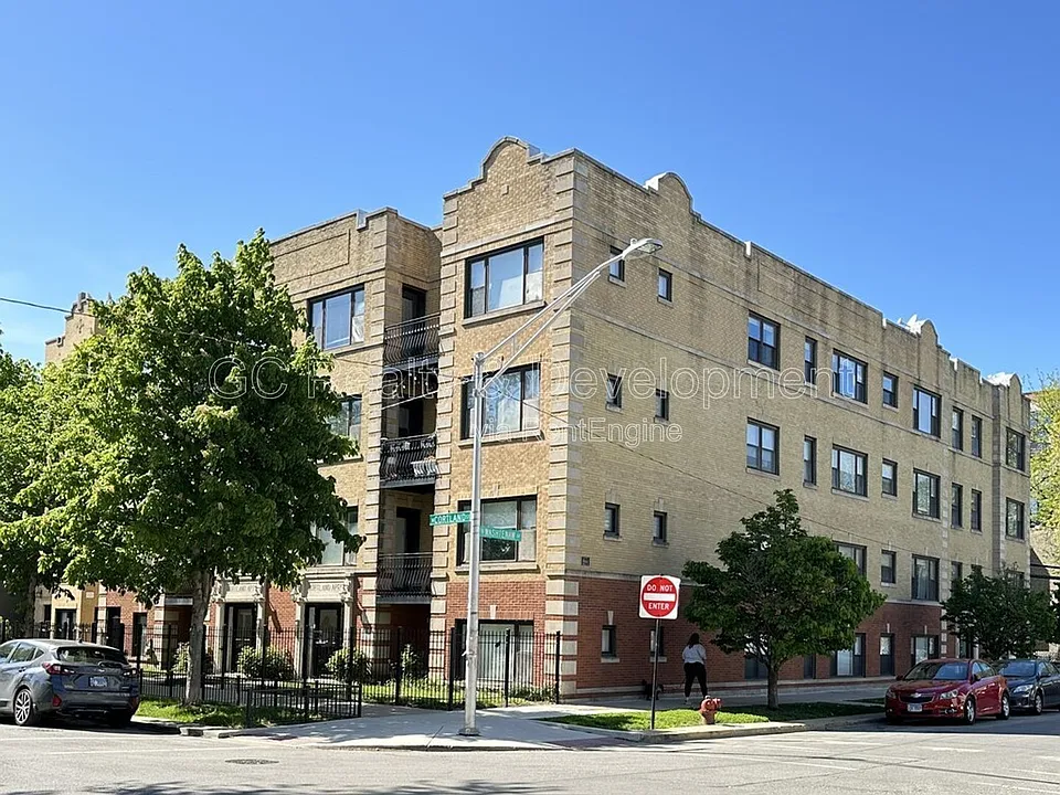 2702 W Cortland St #3