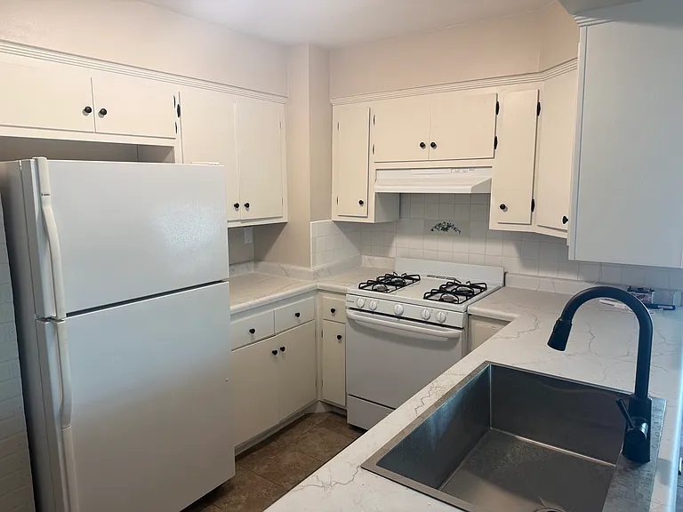 10915 W Harvard Ln — Photo 6