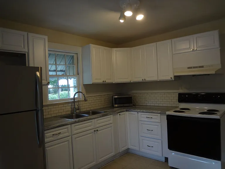 100 Caldwell St — Photo 3