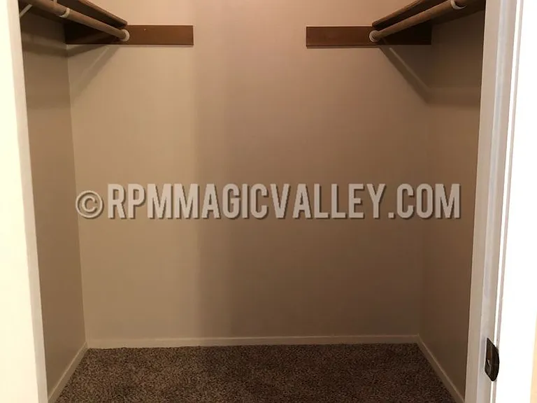 747 Meadows Dr #2 — Photo 31