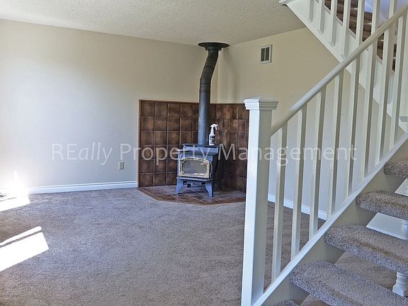 5th image of 511 NE Conifer Dr