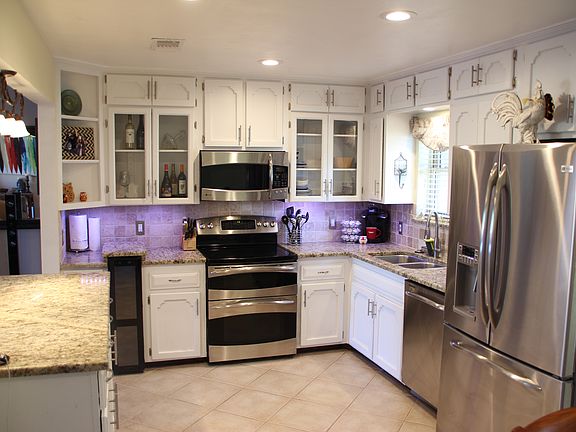 2nd image of 8205 Spruce Ct